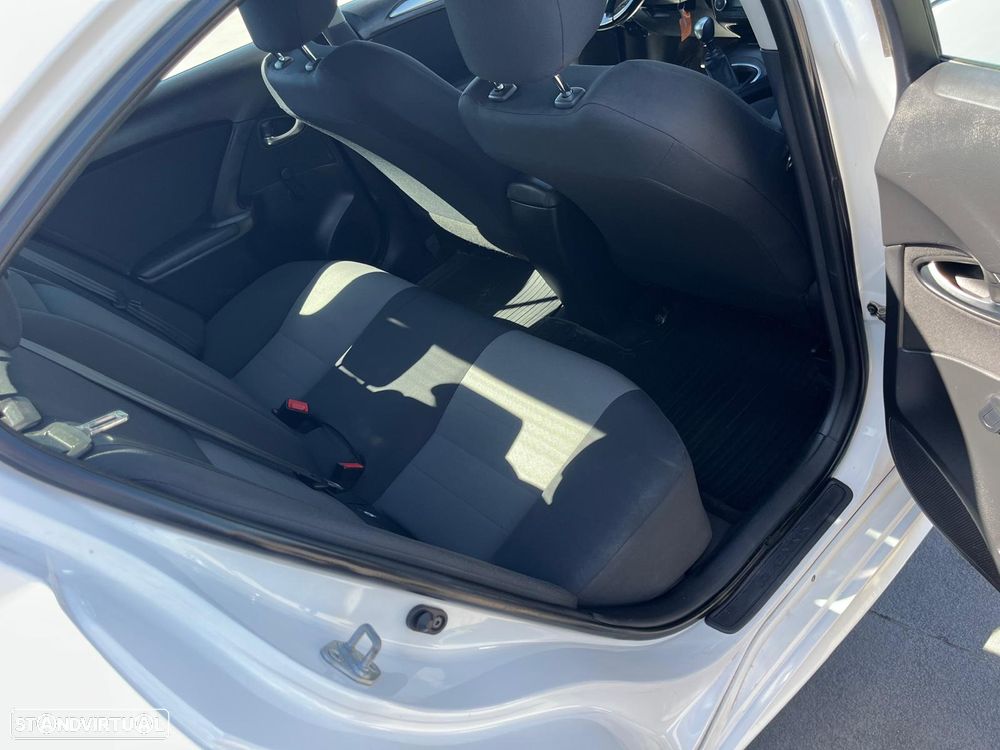 Toyota Avensis - 12