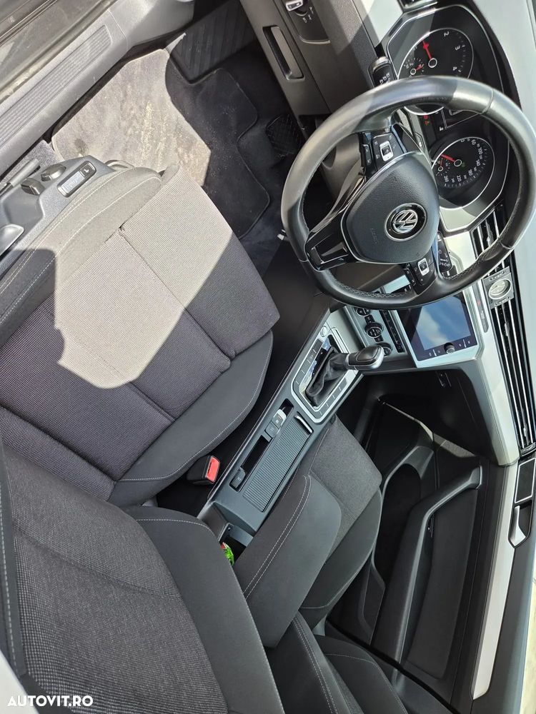 Volkswagen Passat 2.0 TDI SCR DSG Comfortline - 20