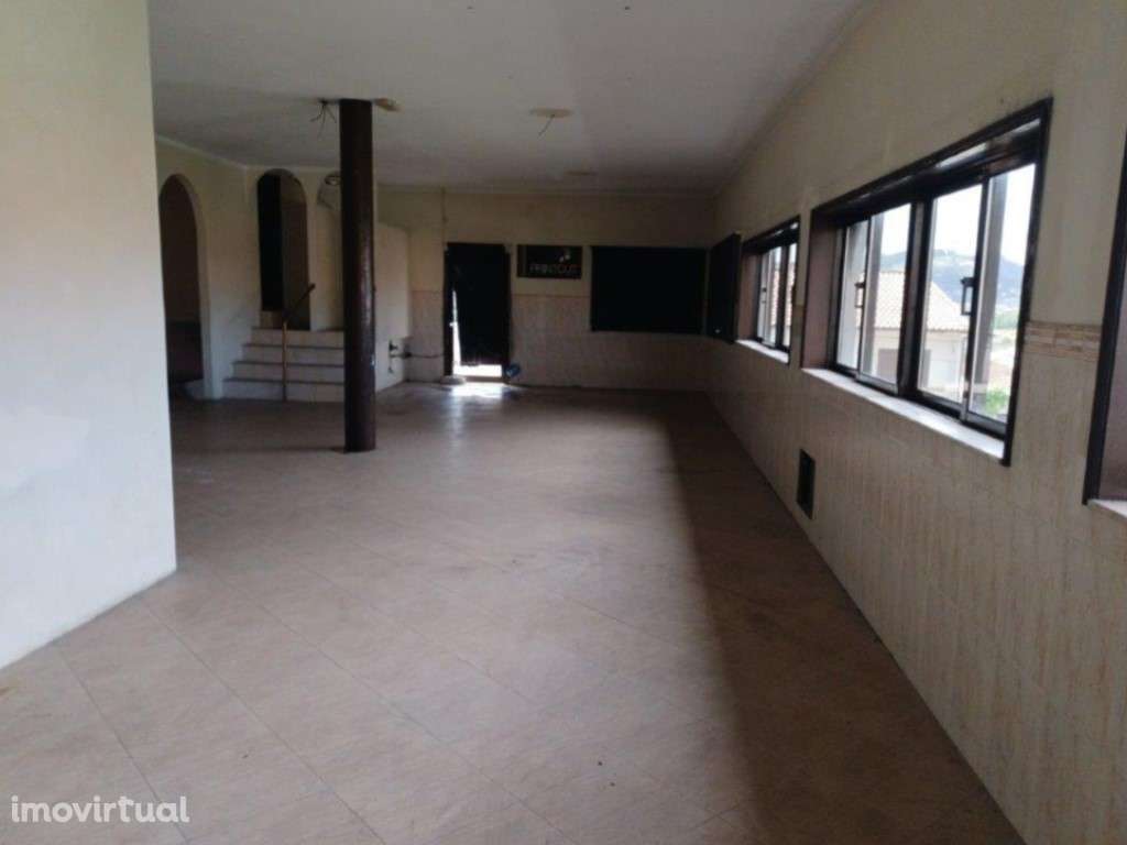 Prédio composto por 2 artigos, em Vila das Aves - Santo Tirso. - Grande imagem: 2/20