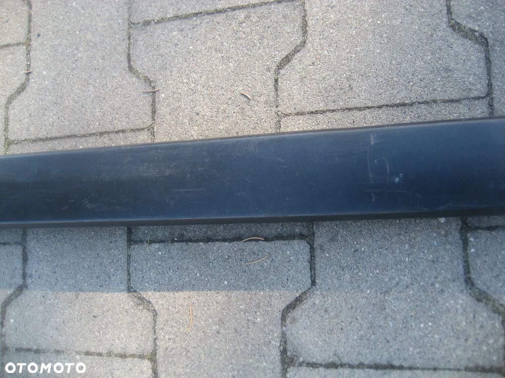 bmw 3 e30 listwa zderzaka tył środkowa 51121945926 0f - 3
