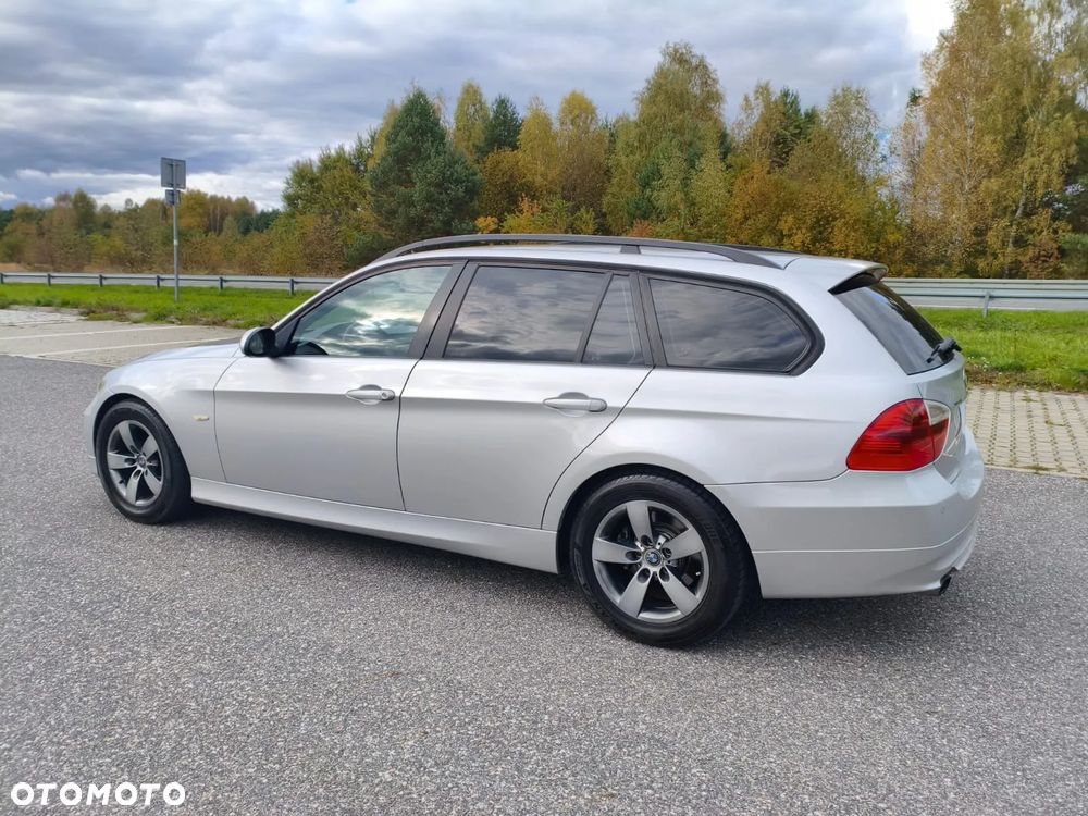 BMW Seria 3 320d DPF Touring - 10