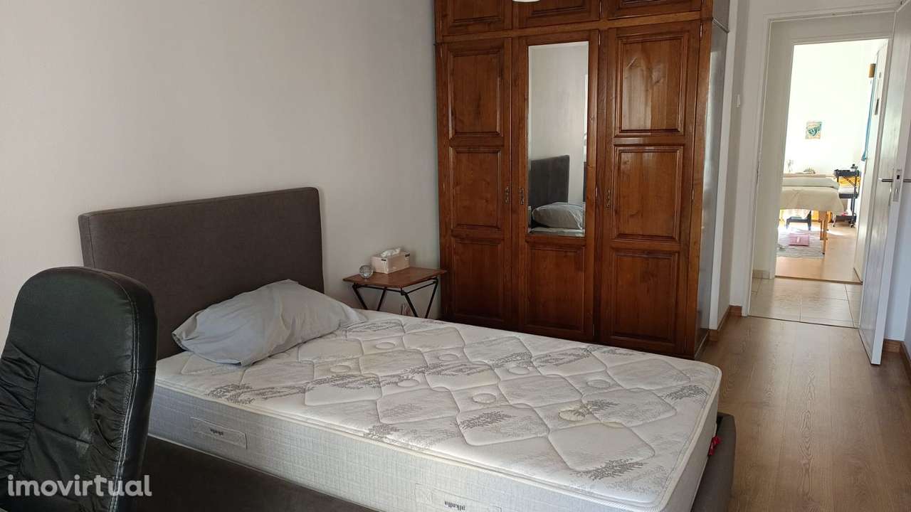 Quarto individual mobiliado a 50m da estação Fertagus de Setúbal - Grande imagem: 4/13