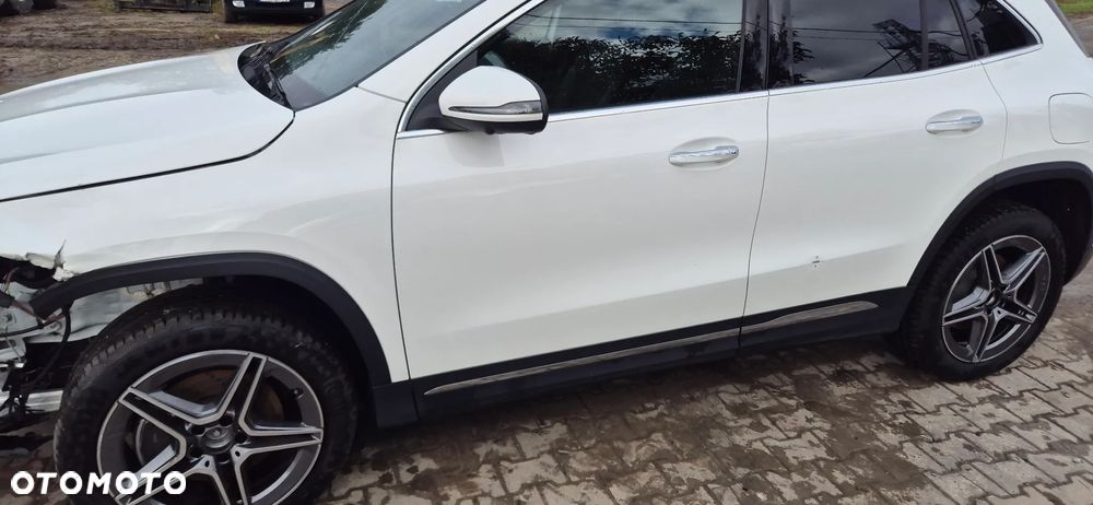 Mercedes-Benz GLA - 13
