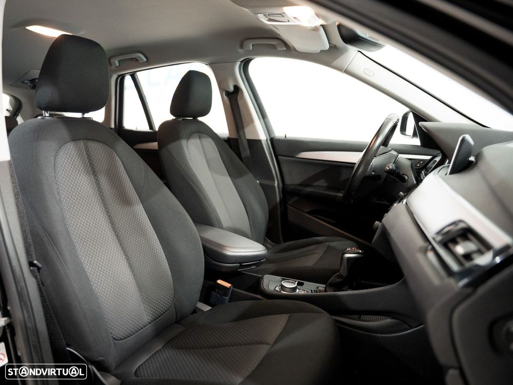 BMW X1 25 e xDrive Corporate Edition - 13