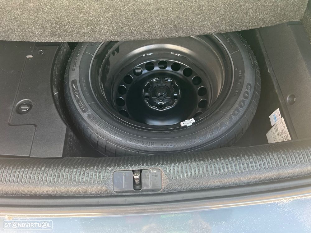 VW Passat Variant 2.0 TDI Edition Con.BM - 18