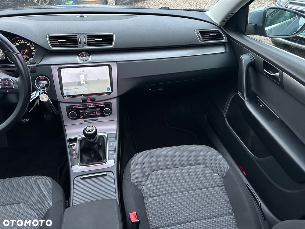 Volkswagen Passat 1.6 TDI BMT Comfortline - 25