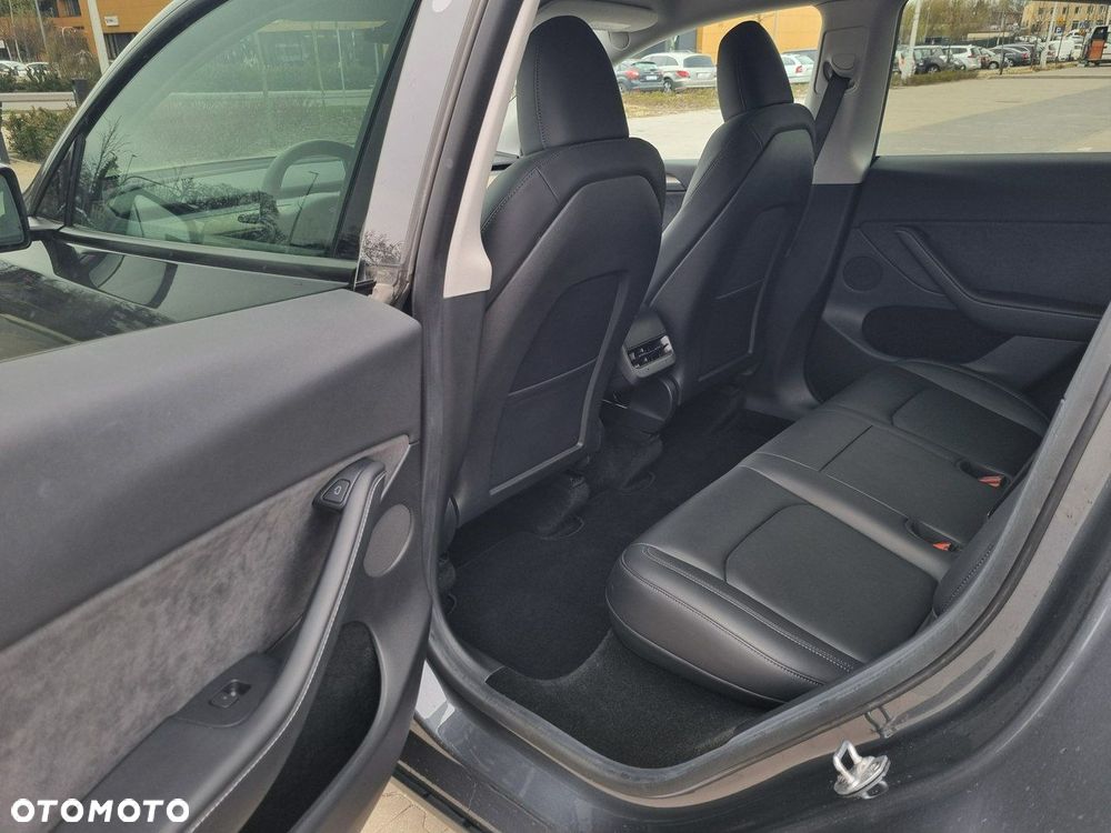 Tesla Model Y Long Range AWD - 20