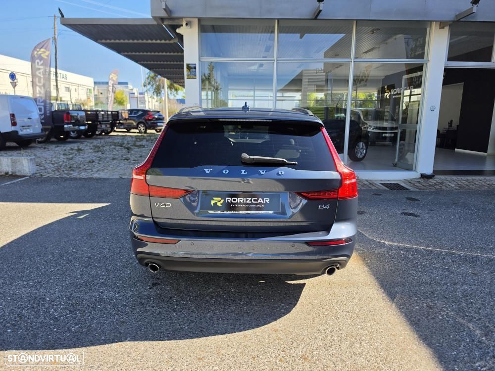 Volvo V60 2.0 B4 Momentum Geartronic — fotografia 6