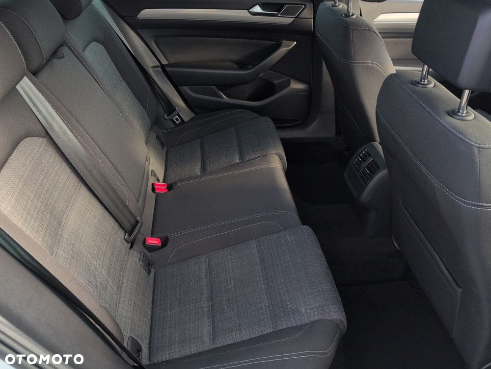 Volkswagen Passat Variant 2.0 TSI Business DSG - 12