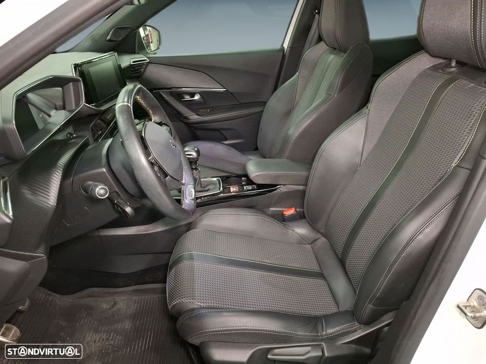 Peugeot 2008 1.2 PureTech GT Line - 11