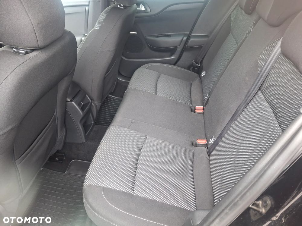 Citroën DS4 e-HDi 110 SoChic - 5