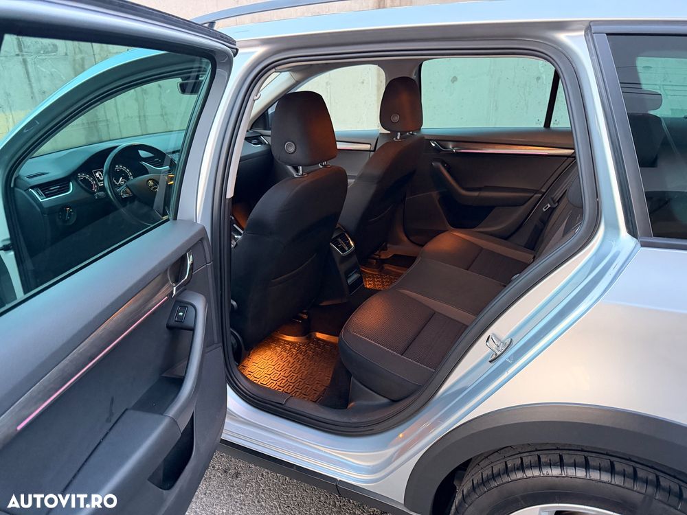 Skoda Octavia 2.0 TDI DSG 4X4 Style - 9