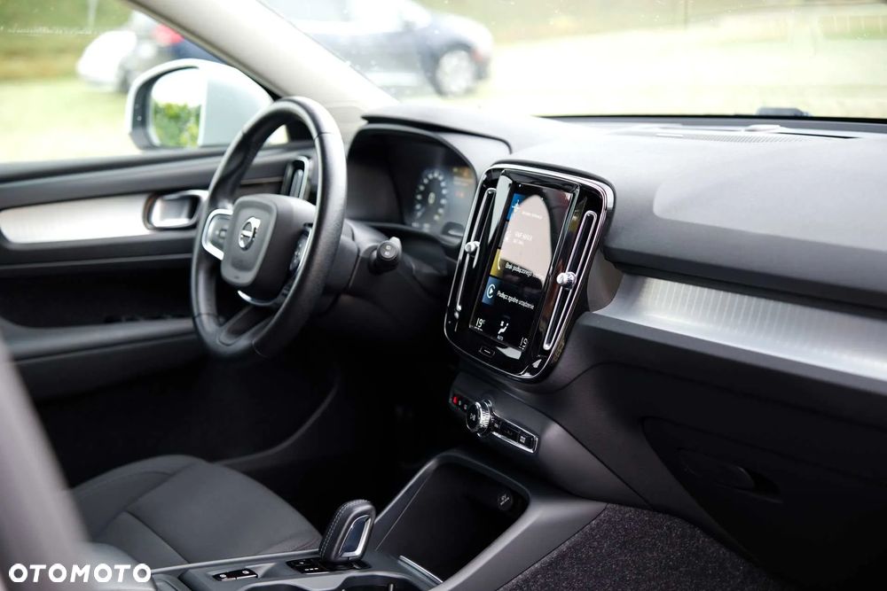 Volvo XC 40 B4 B AWD DKG Momentum Pro - 34