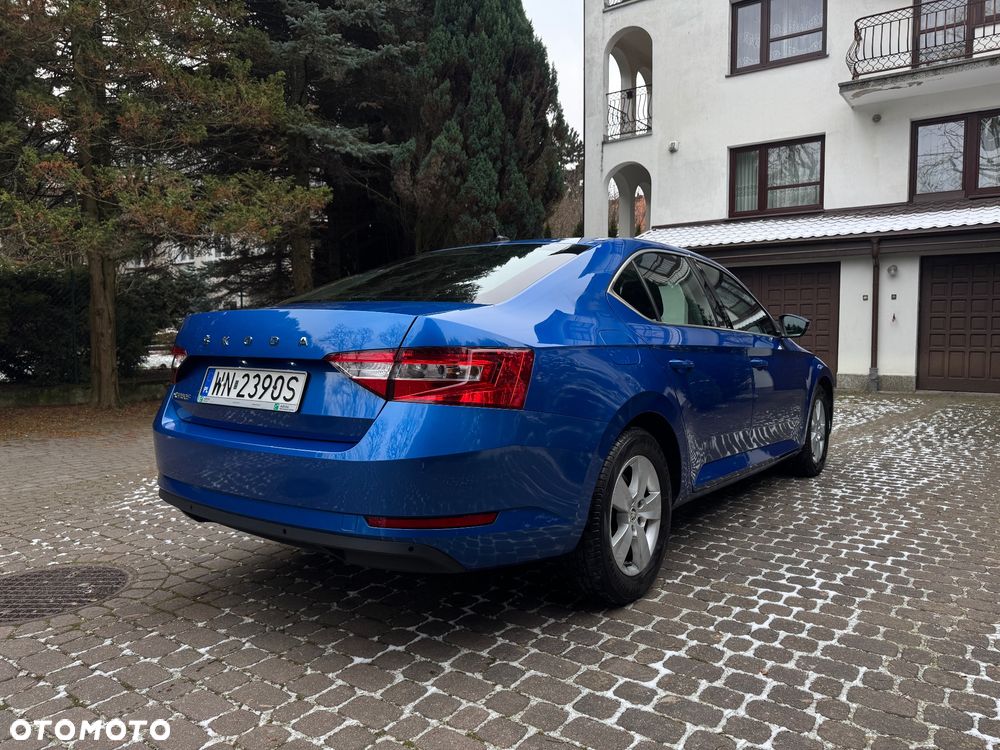 Skoda Superb 2.0 TDI SCR Ambition - 4