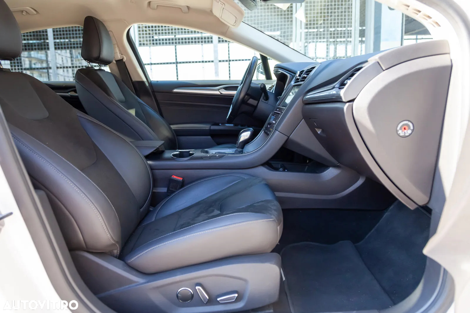 Ford Mondeo 2.0 Hybrid - 19
