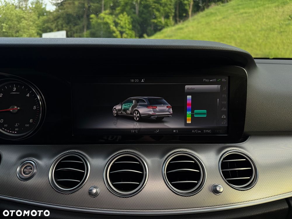 Mercedes-Benz Klasa E 220 d 9G-TRONIC - 22