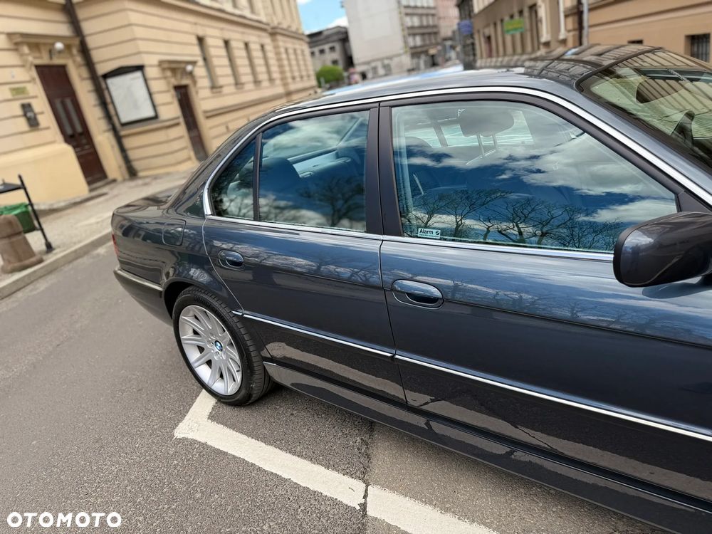 BMW Seria 7 740i - 24