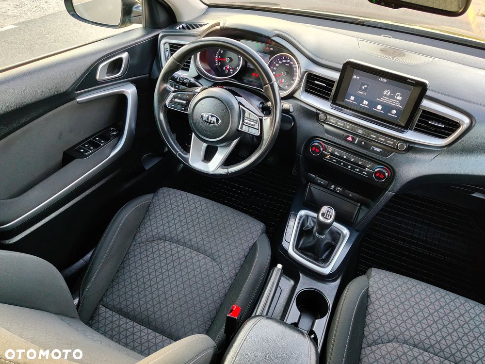 Kia Ceed 1.4 T-GDI L Business Line - 37