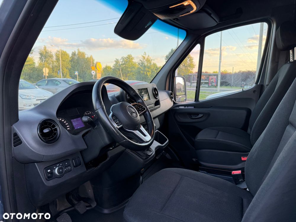Mercedes-Benz Sprinter - 23