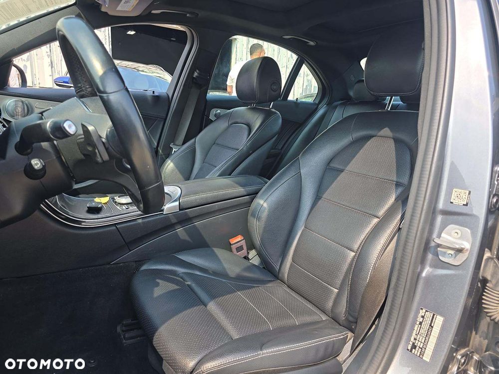Mercedes-Benz Klasa C 300 4Matic 9G-TRONIC AMG Line - 5