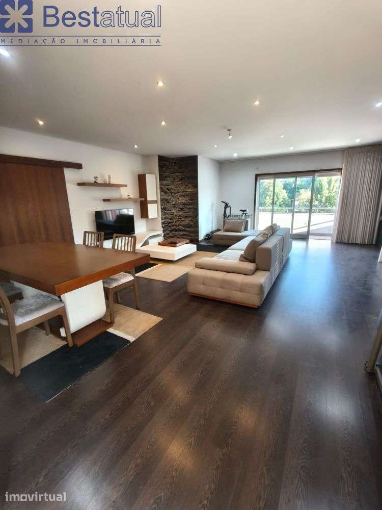 T4 com 186 m2 + Terraço com 186 m2 - Junto ao Centro - Grande imagem: 2/60