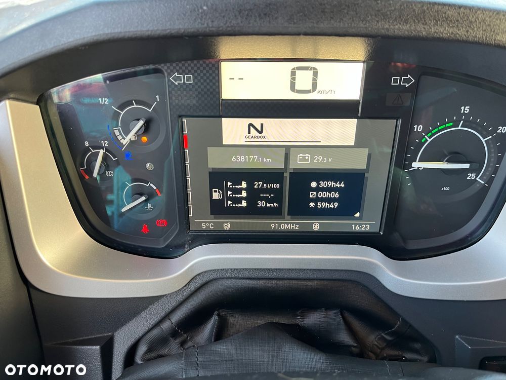 Renault Thigh440 High Sleeper Cab - 11