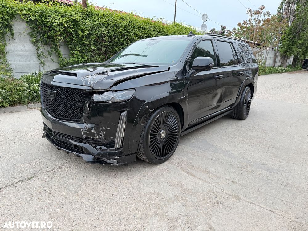 Cadillac Escalade - 1