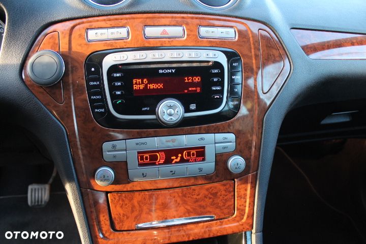 Ford Mondeo 2.0 Ghia X100 / X - 20