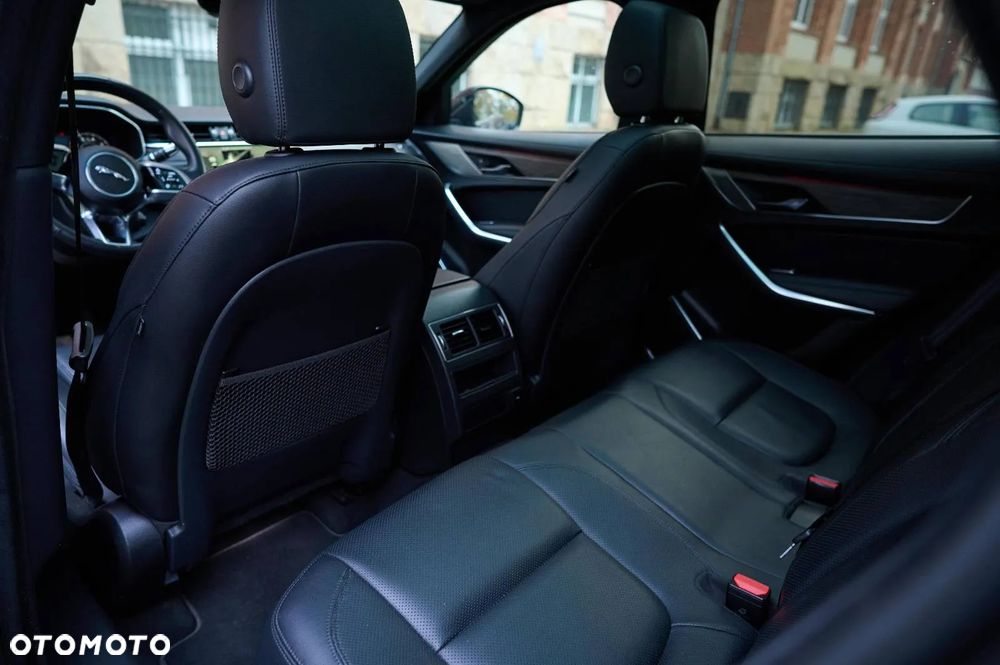 Jaguar F-Pace - 40