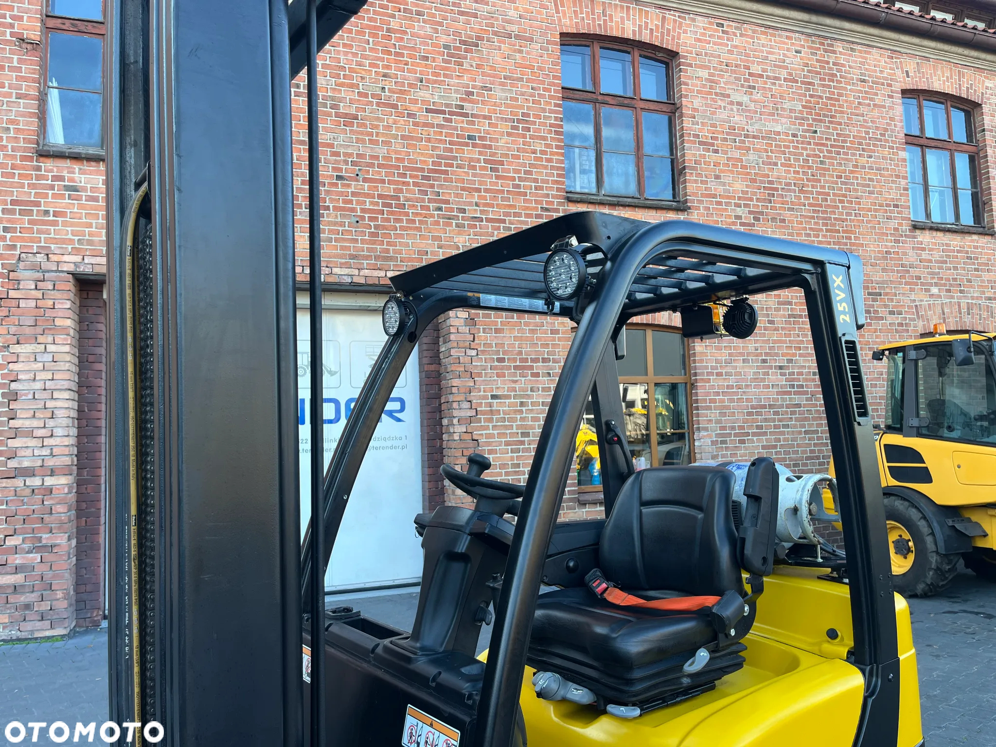 Yale GLC25VX - 14