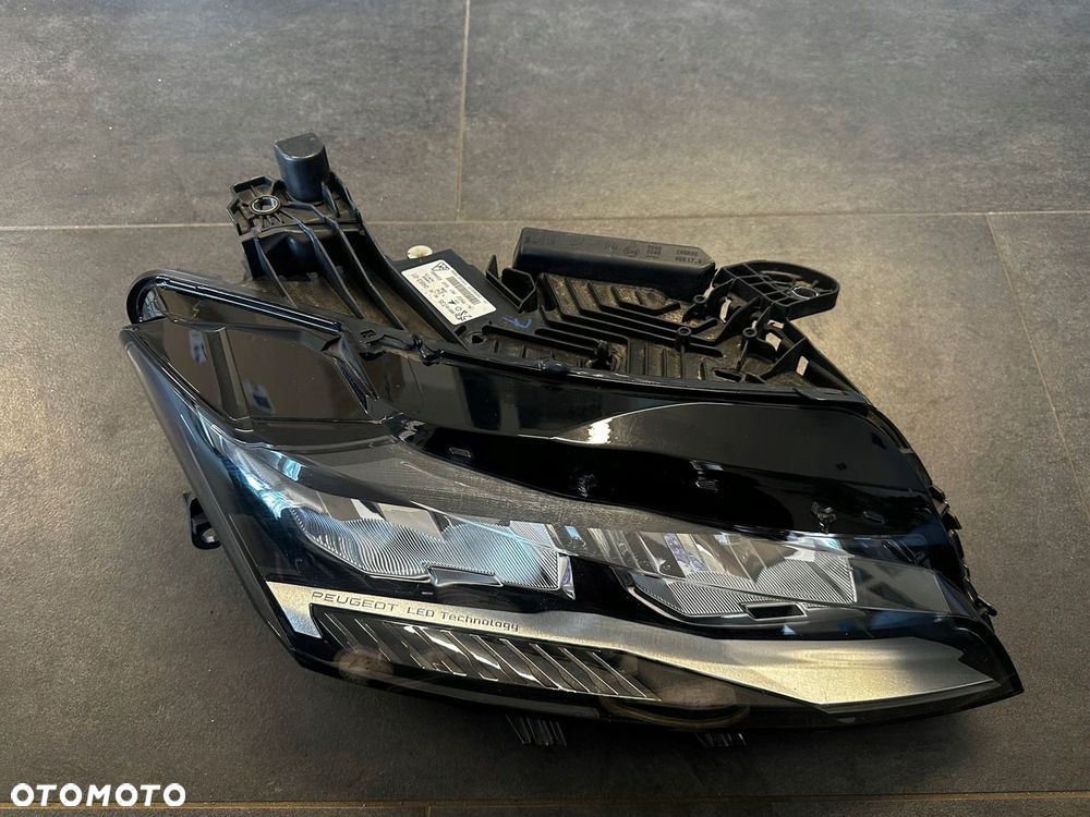 LAMPA PRAWA REFLEKTOR PRAWY FULL LED PEUGEOT 308 III 3 2021- 9851673580 - 4