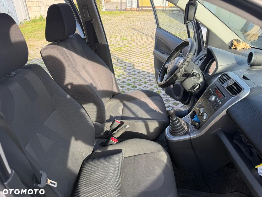 Opel Agila 1.0 - 16