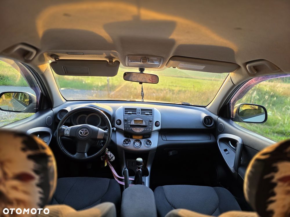 Toyota RAV4 - 6