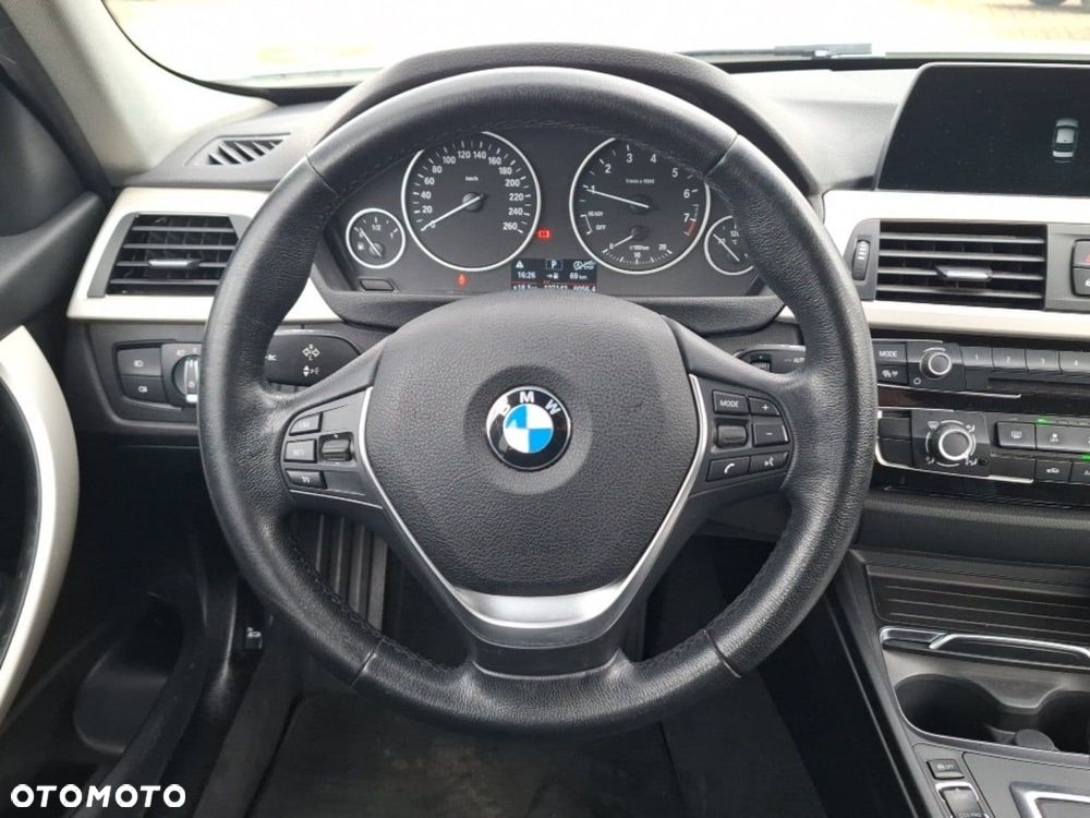 BMW Seria 3 318i - 9