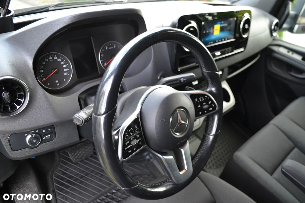 Mercedes-Benz Sprinter - 12