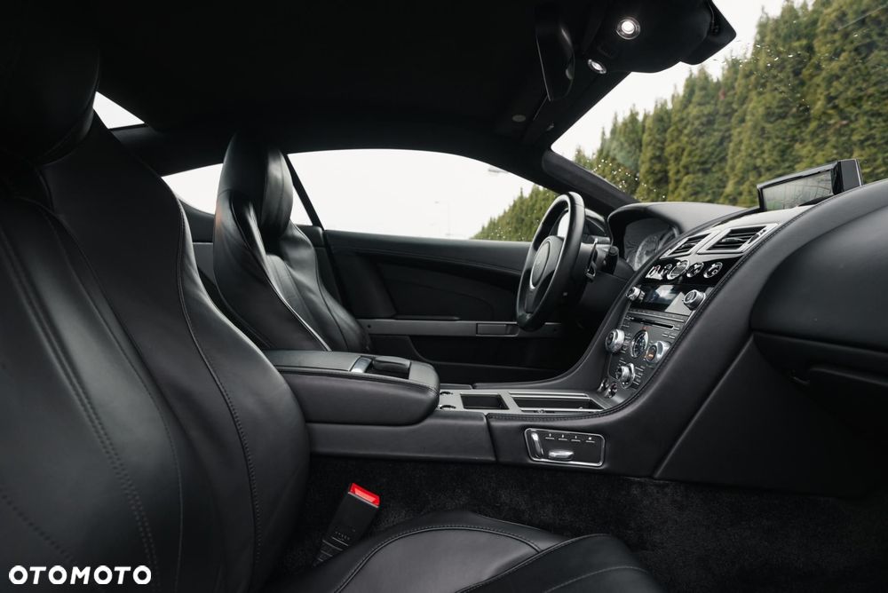Aston Martin DB9 - 16