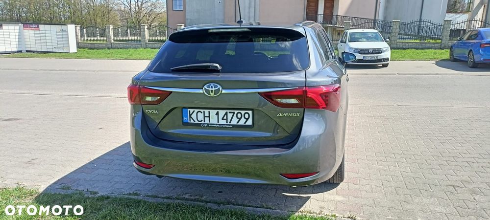 Toyota Avensis 2.0 D-4D Premium - 12