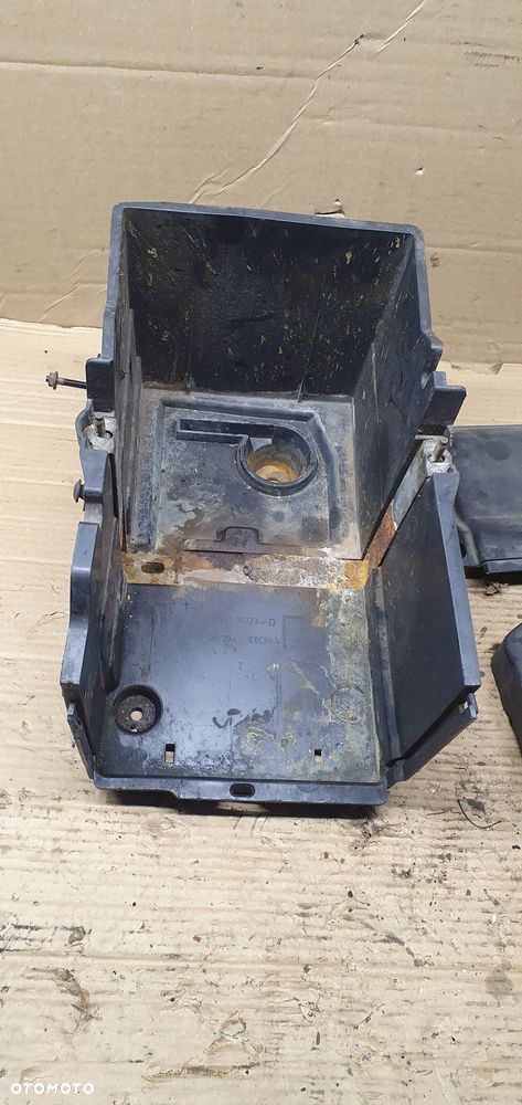 Obudowa podstawa akumulatora Ford Focus MK3 AM51-10723-AD AM51-10A659-AB AM51-10A659-BB - 2