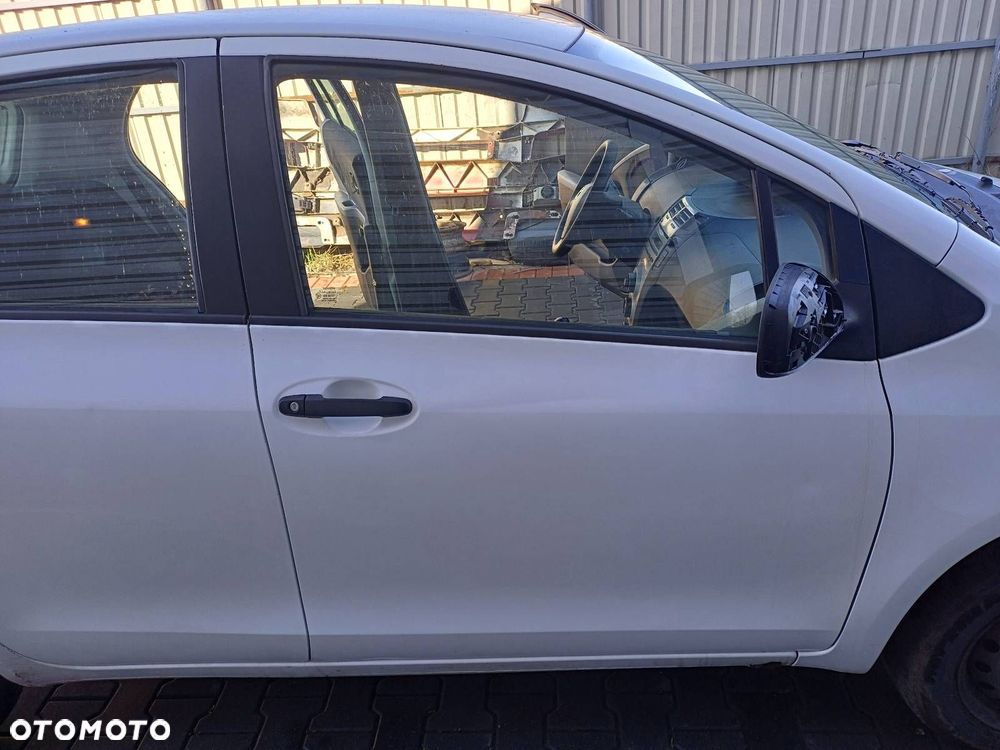 DRZWI KOMPLETNE PRAWY PRZÓD TOYOTA YARIS II 068 - 1