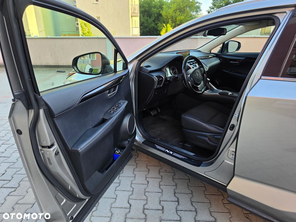 Lexus NX 300h Elegance AWD - 31