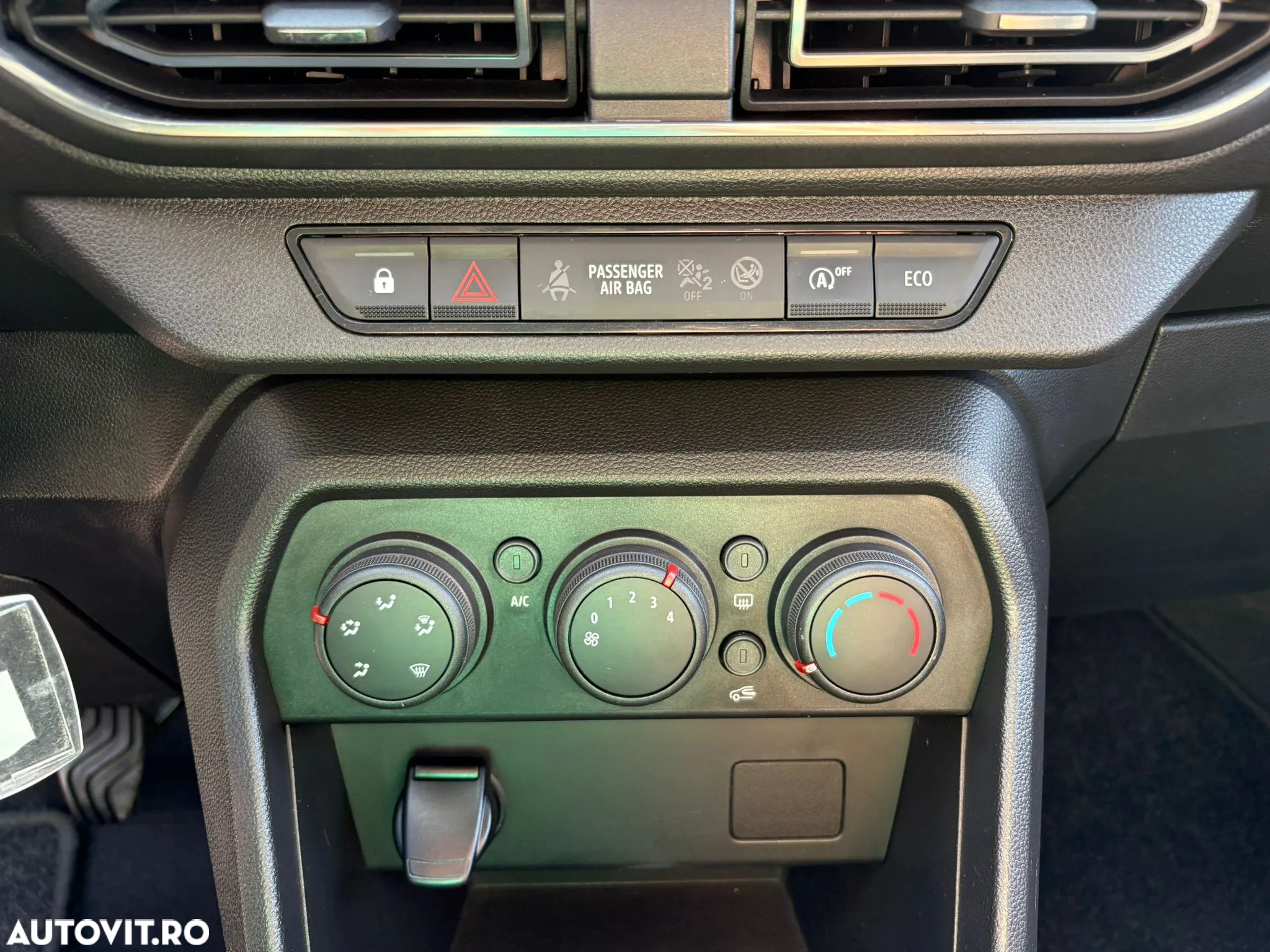 Dacia Logan TCe 90 MT6 Comfort - 10