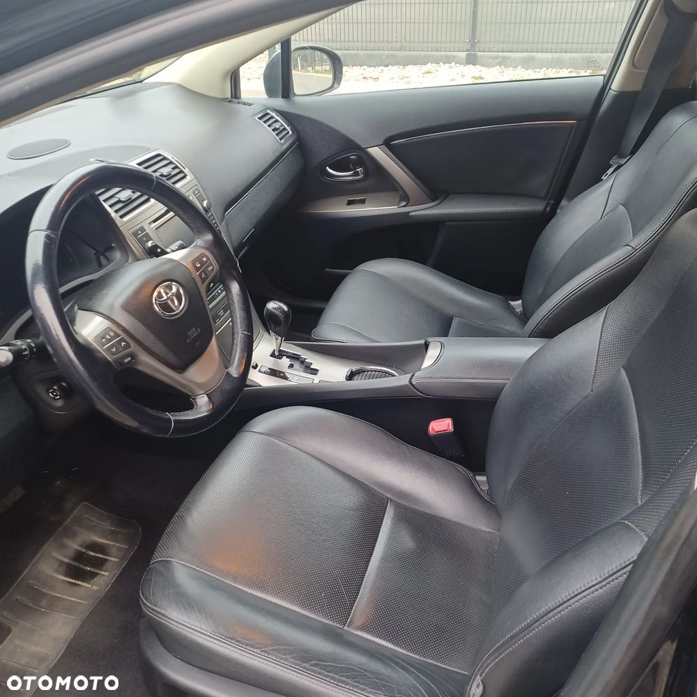 Toyota Avensis 2012 photo 2