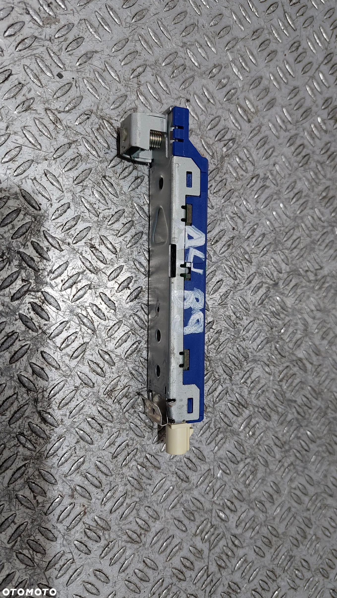 WZMACNIACZ ANTENOWY AUDI A4 B9 R2016 NR 8W9035225 - 2