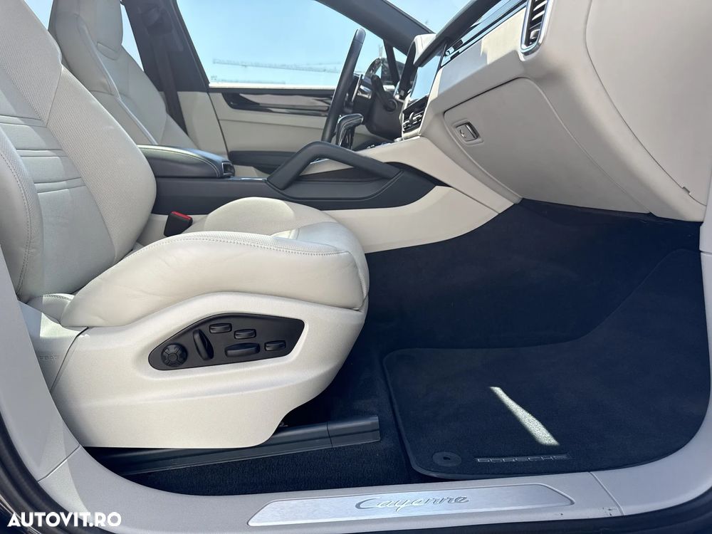Porsche Cayenne - 12