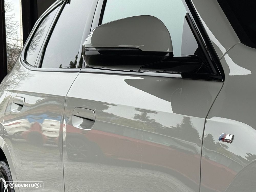 BMW iX1 eDrive20 Pack Desportivo M - 33