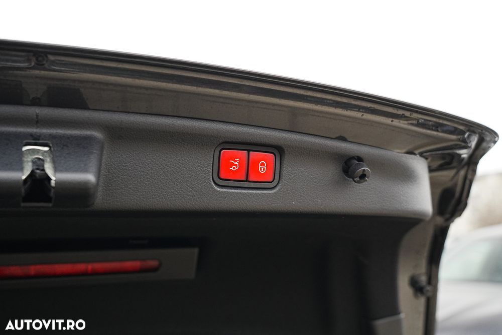 Mercedes-Benz C 300 e 9G-TRONIC AMG Line - 30