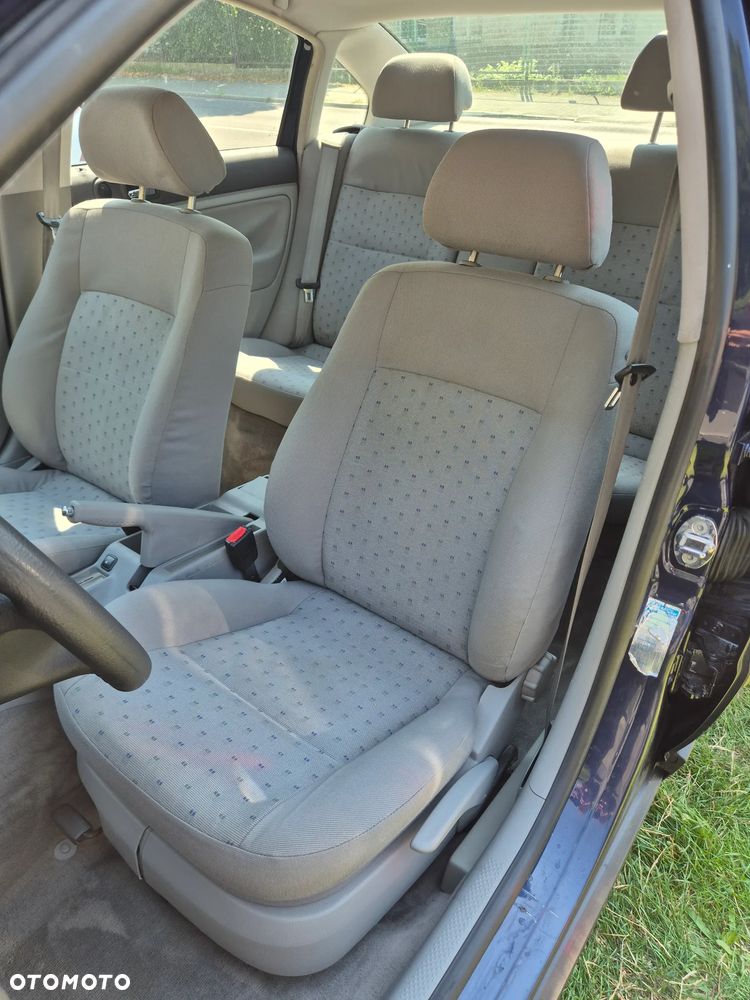 Volkswagen Passat 1.8T - 25