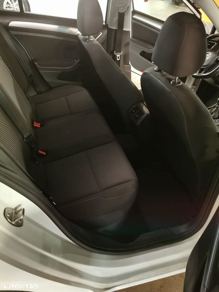 Volkswagen Golf 1.6 TDI SCR Trendline - 12