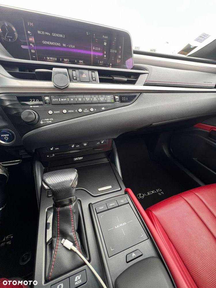 Lexus ES 300h F Sport - 10