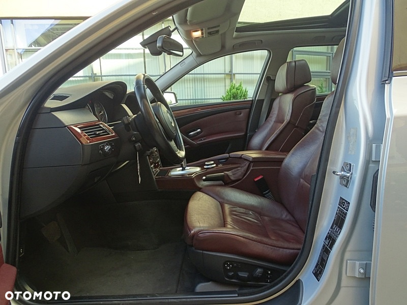 BMW Seria 5 530xi Touring Edition Exclusive - 33